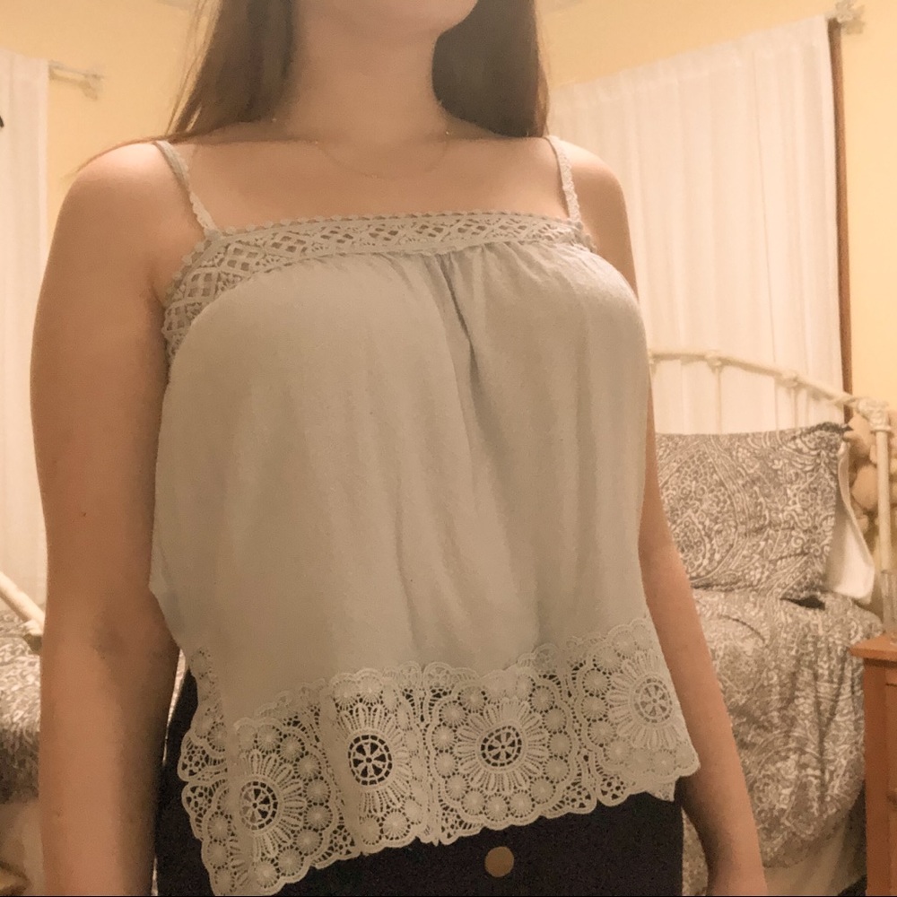 En Créme Sleeveless Top W/ Lace
